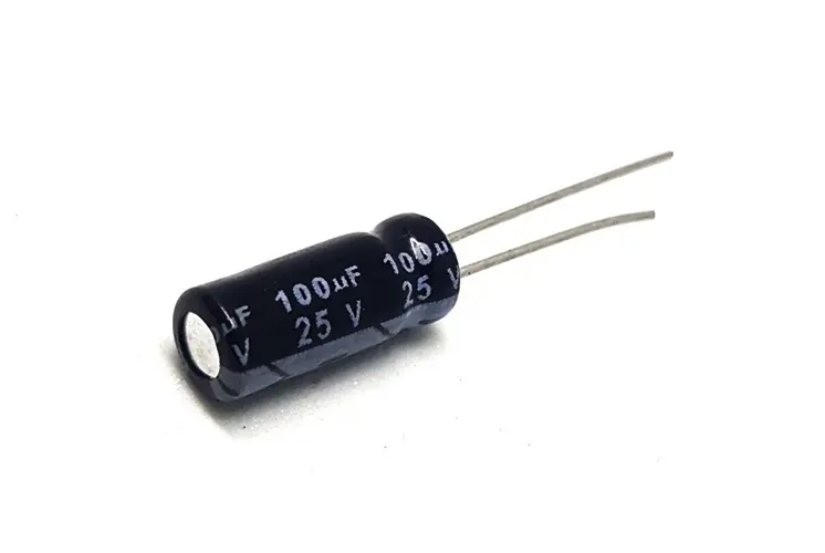 Capacitor Electrolítico De Aluminio 100uF 25V 6.3x7 mm